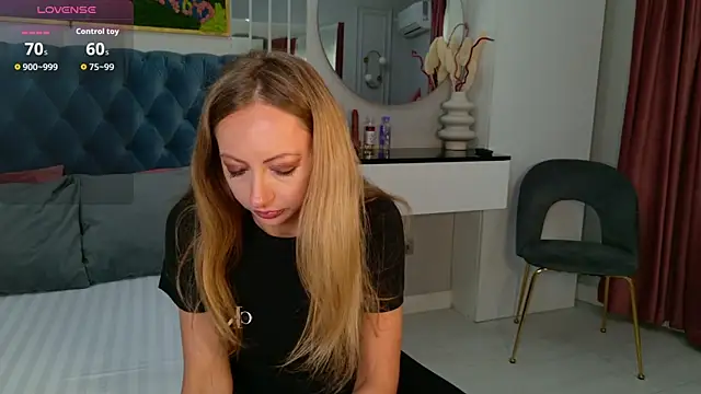 Snapshot of SiennaPierce chatting on May 18, 2026, 11:15 am SiennaPierce online show from May 18, 2026, 11:15 am