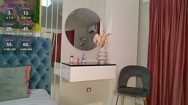 Snapshot of SiennaPierce chatting on June 4, 2026, 11:26 am SiennaPierce online show from June 4, 2026, 11:26 am