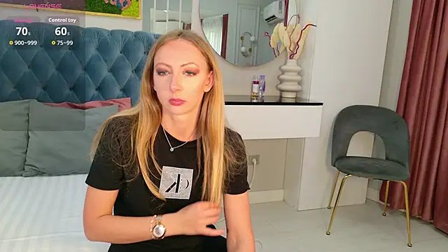 Snapshot of SiennaPierce chatting on May 26, 2026, 11:19 am SiennaPierce online show from May 26, 2026, 11:19 am