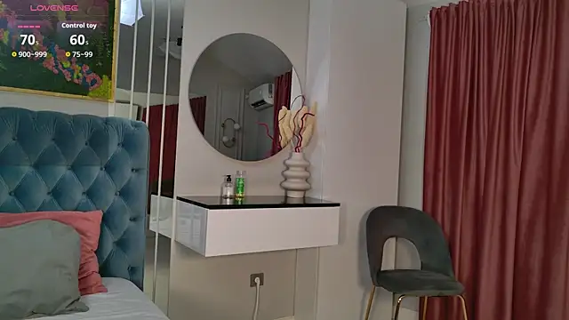 Snapshot of SiennaPierce chatting on July 29, 2026, 11:42 am SiennaPierce online show from July 29, 2026, 11:42 am