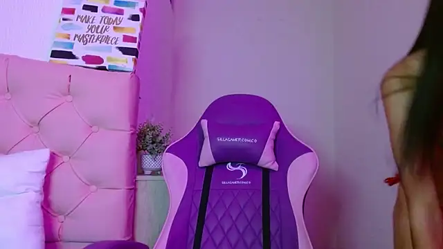 London Sophia19 online show from September 20, 2025, 3:11 am