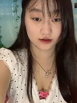 xialuo25 online show from April 25, 2026, 6:49 am