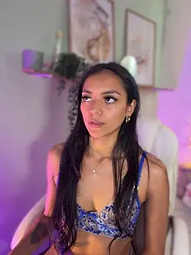 im-isabella online show from May 5, 2026, 8:56 pm