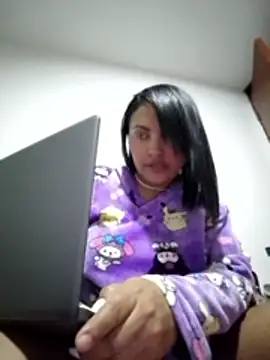 Snapshot of VeronicaBrun chatting on December 4, 2025, 12:31 am VeronicaBrun online show from December 4, 2025, 12:31 am