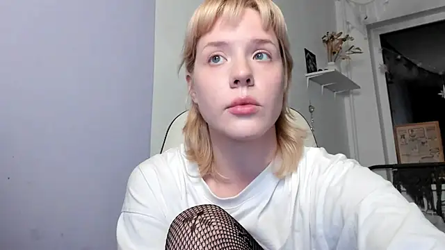 Snapshot of _CuteAsFuck_ chatting on October 3, 2025, 2:07 pm CuteAsFuck online show from October 3, 2025, 2:07 pm