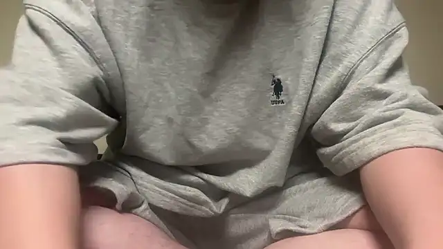 Snapshot of Yuta20002 chatting on November 11, 2025, 5:08 pm Yuta20002 online show from November 11, 2025, 5:08 pm