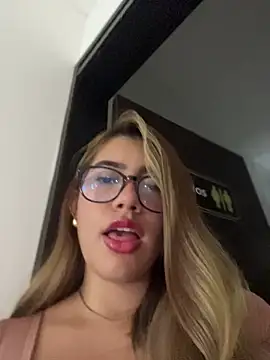 Snapshot of sara_calderon chatting on November 5, 2025, 1:25 pm sara calderon online show from November 5, 2025, 1:25 pm