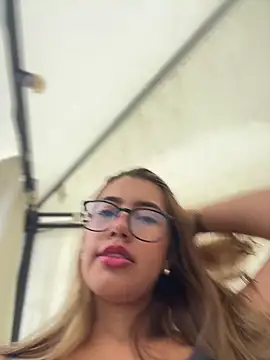 Snapshot of sara_calderon chatting on October 26, 2025, 1:22 pm sara calderon online show from October 26, 2025, 1:22 pm