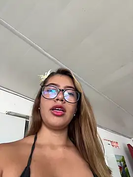 Snapshot of sara_calderon chatting on November 11, 2025, 1:28 pm sara calderon online show from November 11, 2025, 1:28 pm