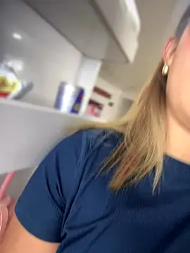 Snapshot of sara_calderon chatting on October 29, 2025, 1:21 pm sara calderon online show from October 29, 2025, 1:21 pm