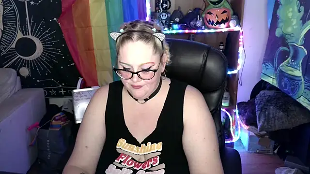 Snapshot of Kinky_Witch chatting on June 11, 2026, 12:32 am Kinky Witch online show from June 11, 2026, 12:32 am