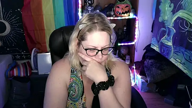 Snapshot of Kinky_Witch chatting on June 24, 2026, 9:23 pm Kinky Witch online show from June 24, 2026, 9:23 pm