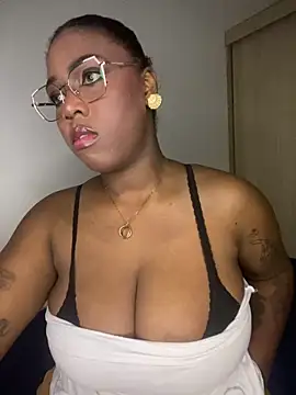 Snapshot of Alexia_24 chatting on May 25, 2026, 11:14 pm Alexia 24 online show from May 25, 2026, 11:14 pm