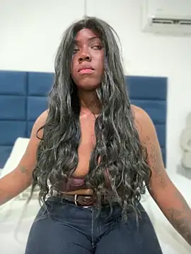 Alexia 24 online show from December 19, 2025, 6:54 pm