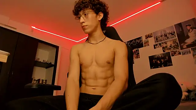 Snapshot of velvet_skyn chatting on October 22, 2025, 4:34 am velvet skyn online show from October 22, 2025, 4:34 am