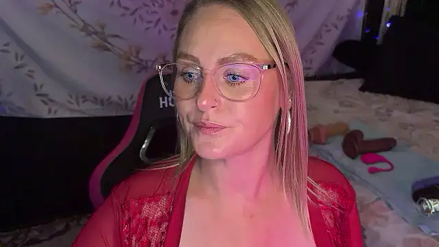 Snapshot of BossMomma0387 chatting on October 29, 2025, 2:10 am BossMomma0387 online show from October 29, 2025, 2:10 am