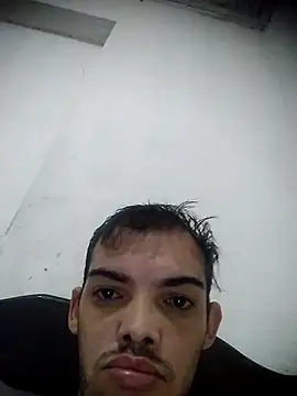 GuilhermeYuree online show from October 19, 2025, 7:22 am