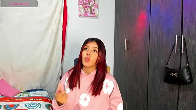 lizzylizzy4 online show from October 7, 2025, 12:00 am