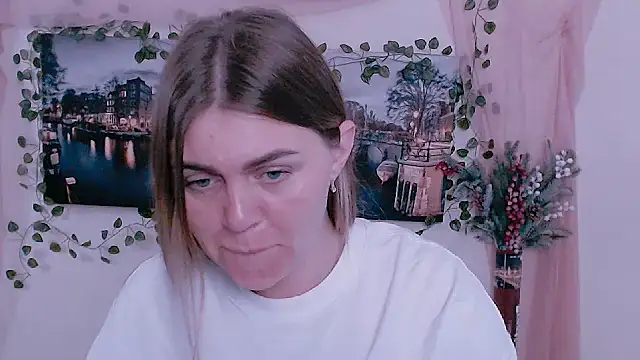 Snapshot of Magic_Katarina_ chatting on November 12, 2025, 10:52 am Magic Katarina online show from November 12, 2025, 10:52 am