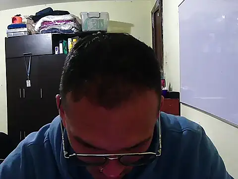 DOBLEWYOSK69G online show from September 18, 2025, 3:53 am