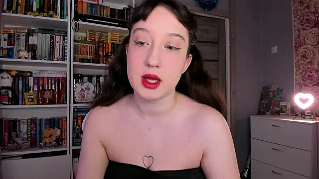 Snapshot of minionka chatting on March 5, 2026, 6:54 am minionka online show from March 5, 2026, 6:54 am