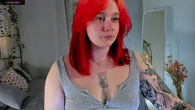 Snapshot of lunaalli chatting on May 7, 2026, 10:51 am lunaalli online show from May 7, 2026, 10:51 am