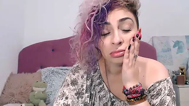 Snapshot of AAARUNY chatting on November 5, 2025, 1:03 pm AAARUNY online show from November 5, 2025, 1:03 pm