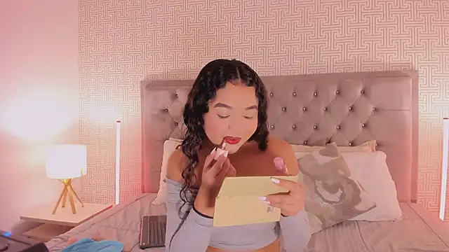 Snapshot of Evaa_Lunna_ chatting on August 2, 2026, 8:17 pm Evaa Lunna online show from August 2, 2026, 8:17 pm
