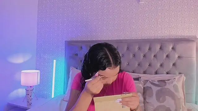 Snapshot of Evaa_Lunna_ chatting on July 23, 2026, 9:44 pm Evaa Lunna online show from July 23, 2026, 9:44 pm