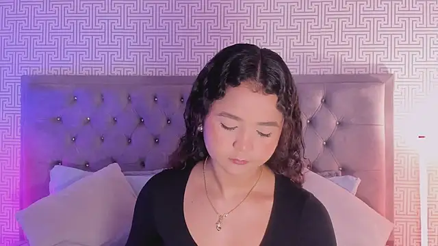 Snapshot of Evaa_Lunna_ chatting on July 6, 2026, 8:11 pm Evaa Lunna online show from July 6, 2026, 8:11 pm