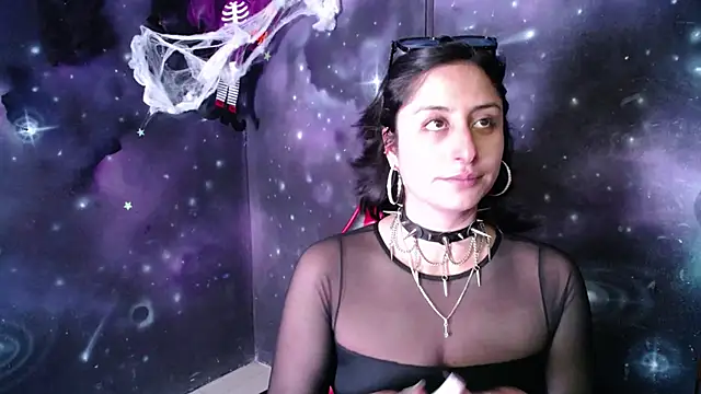 CristaldelLeon s online show from October 1, 2025, 8:02 pm