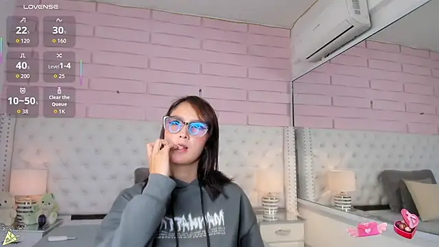 abby-joule online show from November 10, 2025, 3:06 pm