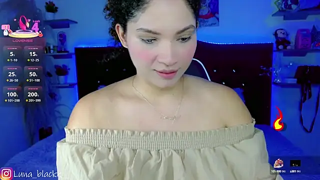 Snapshot of Luna_blackk chatting on October 9, 2025, 9:04 pm Luna blackk online show from October 9, 2025, 9:04 pm