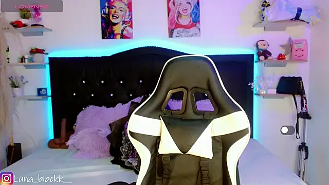 Snapshot of Luna_blackk chatting on October 23, 2025, 9:02 pm Luna blackk online show from October 23, 2025, 9:02 pm