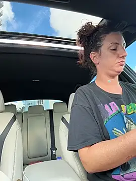 sweetsirenn online show from December 18, 2025, 1:37 pm