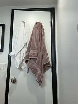 sweetsirenn online show from October 14, 2025, 1:45 pm