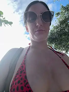 sweetsirenn online show from November 3, 2025, 2:31 pm