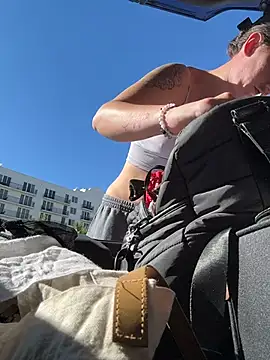 sweetsirenn online show from November 17, 2025, 2:54 pm