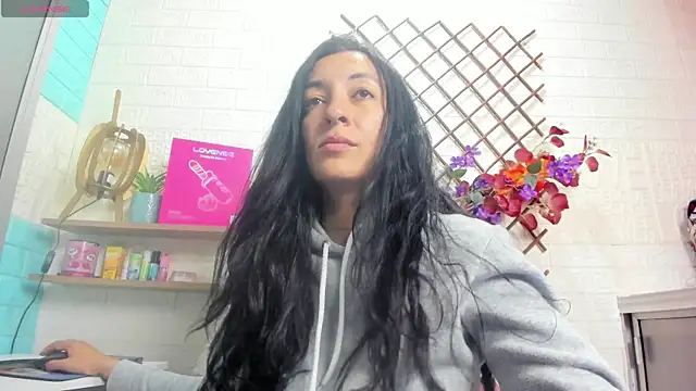 Snapshot of SALOME_KORLAND chatting on June 17, 2026, 3:44 pm SALOME KORLAND online show from June 17, 2026, 3:44 pm