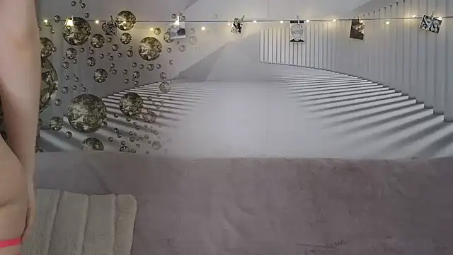 EvoletteLouLou online show from March 3, 2026, 9:38 am