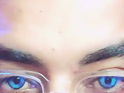 Snapshot of ChiseledCharm chatting on November 7, 2025, 10:35 pm ChiseledCharm online show from November 7, 2025, 10:35 pm