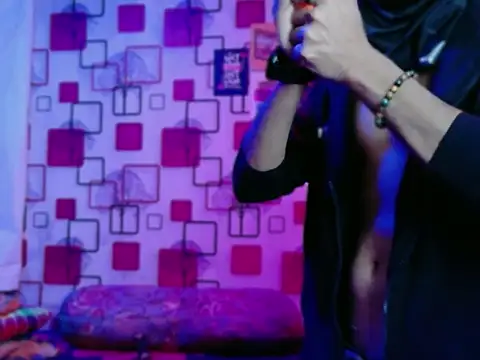 Snapshot of ChiseledCharm chatting on December 3, 2025, 7:13 pm ChiseledCharm online show from December 3, 2025, 7:13 pm