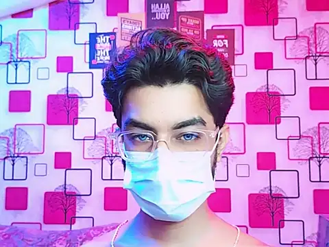 Snapshot of ChiseledCharm chatting on October 28, 2025, 6:29 pm ChiseledCharm online show from October 28, 2025, 6:29 pm