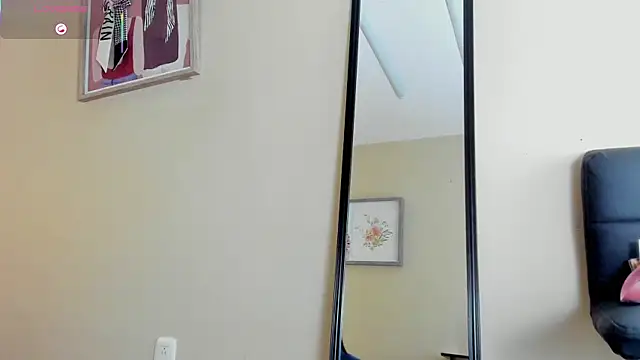 isabella milf  online show from October 11, 2025, 7:04 pm