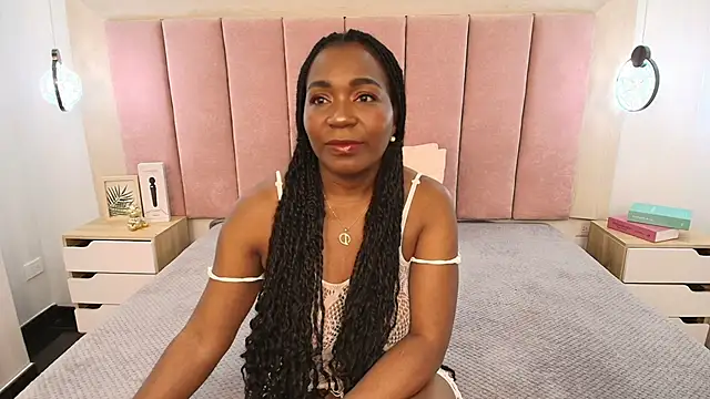 Snapshot of Tyra_Fox chatting on September 10, 2025, 2:10 am Tyra Fox online show from September 10, 2025, 2:10 am
