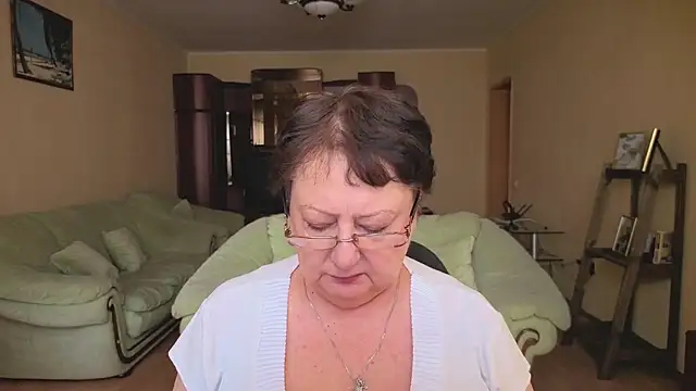 Margo Moll online show from March 15, 2026, 8:32 am