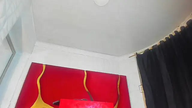 chaniesmith69x online show from May 5, 2026, 4:48 am