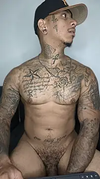 Snapshot of David_tatto1 chatting on May 4, 2026, 9:39 pm David tatto1 online show from May 4, 2026, 9:39 pm