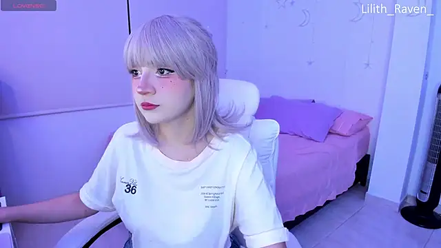 Snapshot of Lilith_Raven_ chatting on October 22, 2025, 4:01 am Lilith Raven online show from October 22, 2025, 4:01 am