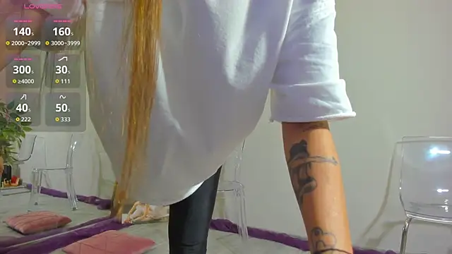 Snapshot of MayaHellen chatting on October 2, 2025, 4:38 am MayaHellen online show from October 2, 2025, 4:38 am